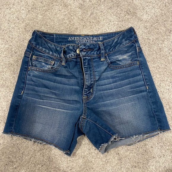 Size 4 American Eagle Shorts - Picture 1 of 2